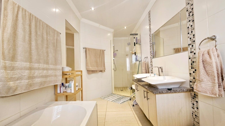 3 Bedroom Property for Sale in Monte Christo Western Cape